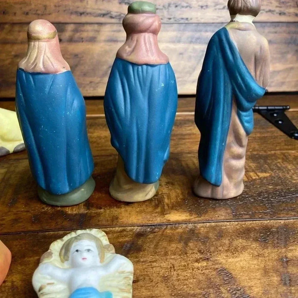Vtg Hand Painted Nativity 7 pc Set: Baby Jesus,Joseph, Mary, Wise Men, One Cow - Picture 6 of 10
